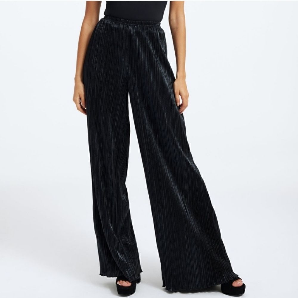 Good American Shine Plissé Pants in Black